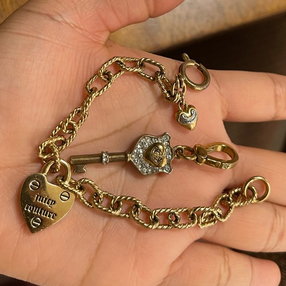 Juicy Couture Gold Bracelet w/ Detachable Key Juicy Charm - Picture 5 of 8